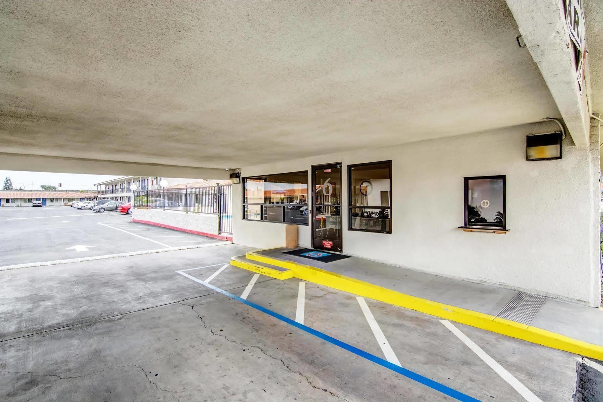 Motel 6 Manteca Exterior foto
